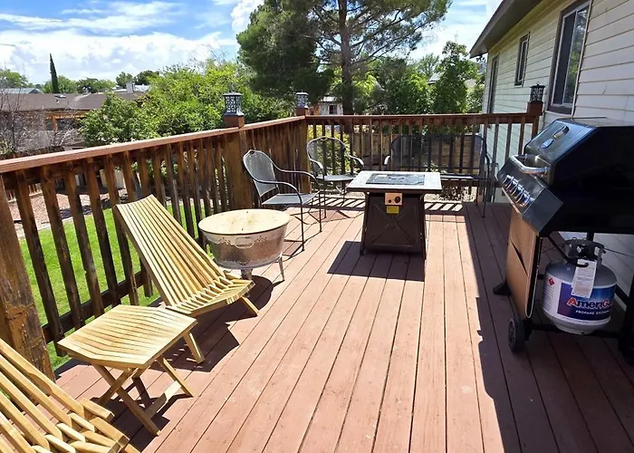 Paddleboards, Grill, Fire Pit, Air Hockey, Wd, Brkfst, Sleeps 20 Holiday home *