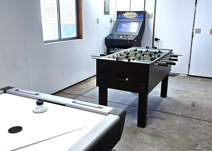 Holiday home Paddleboards, Grill, Fire Pit, Air Hockey, Wd, Brkfst, Sleeps 20 *