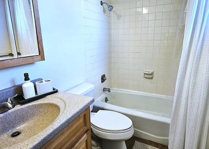 Holiday home Paddleboards, Grill, Fire Pit, Air Hockey, Wd, Brkfst, Sleeps 20 Page