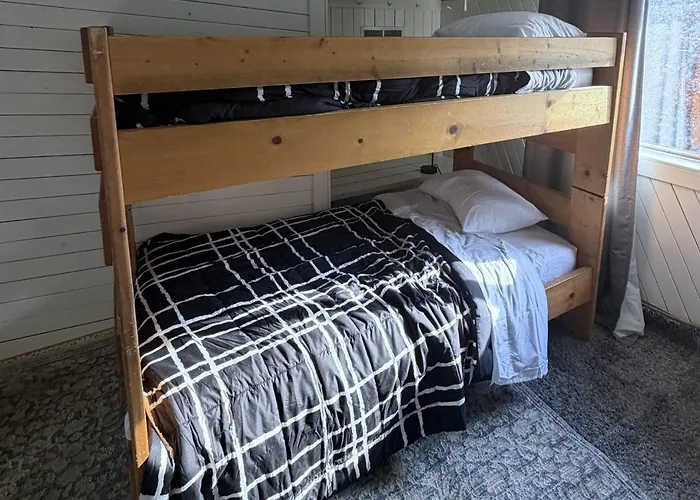 Paddleboards, Grill, Fire Pit, Air Hockey, Wd, Brkfst, Sleeps 20 *